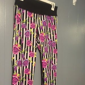 Betsey Johnson Capri Athletic Pants